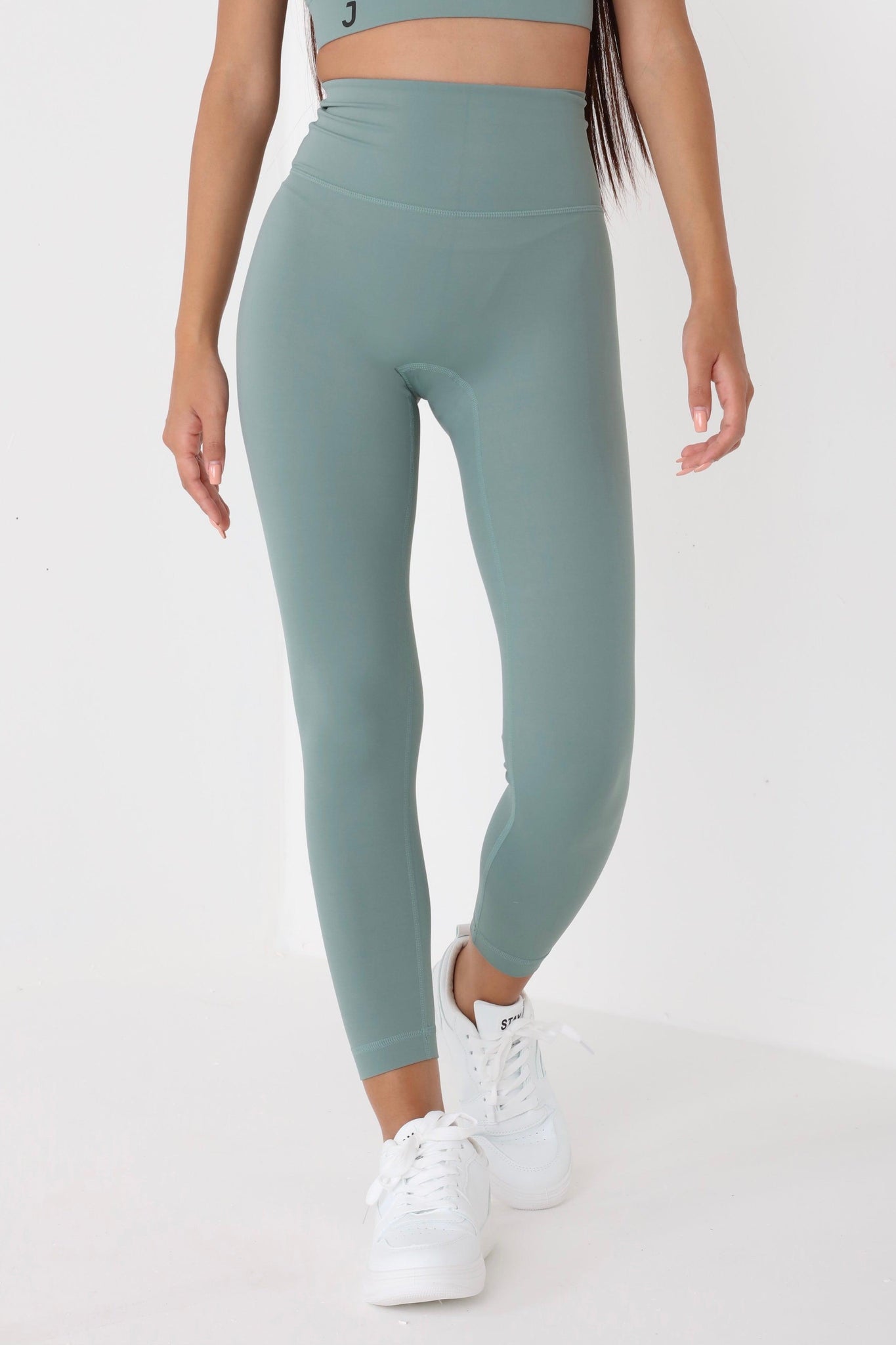 JUV fresh legging in green color, close up front view.